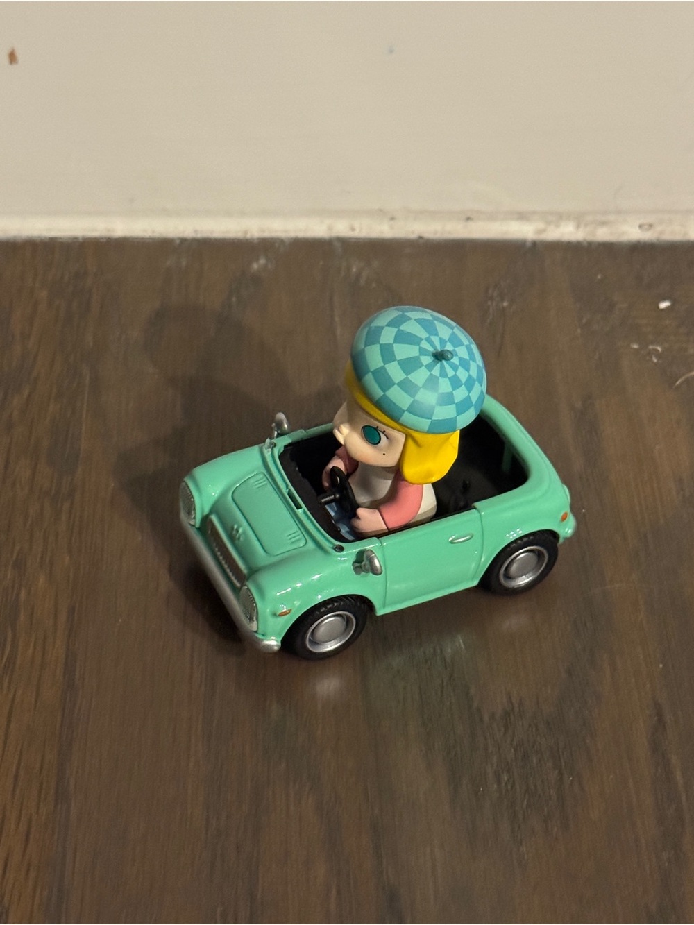 FLAW Pop Mart MOLLY Car Car Series "BABY" figurine